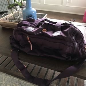 Lululemon weekend warrior duffle deep Zinfandel